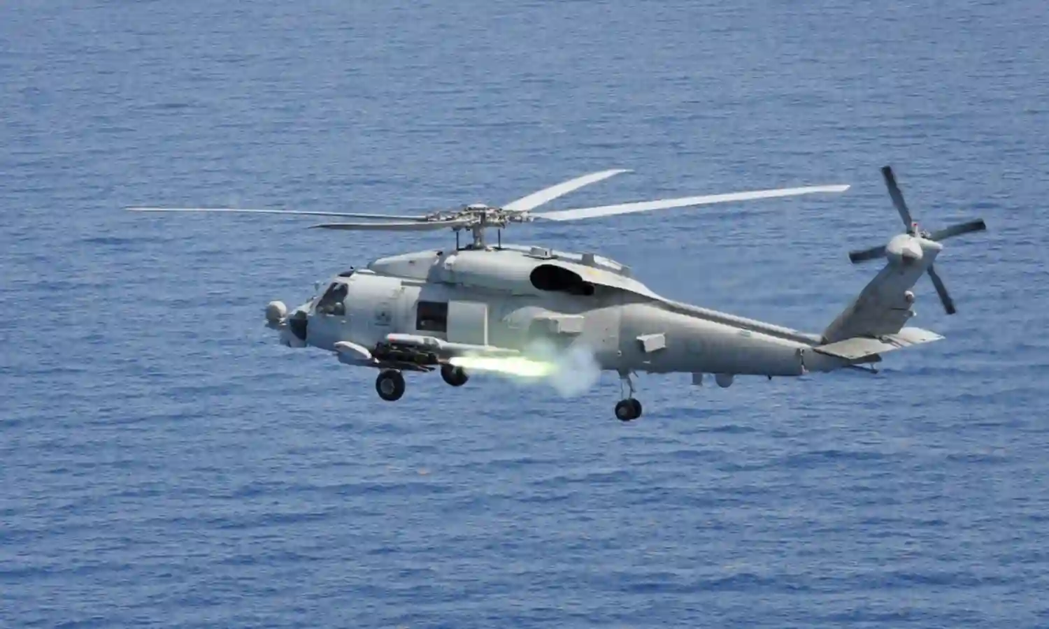 3 Australian safe after helicopter dropping into Philippine Sea