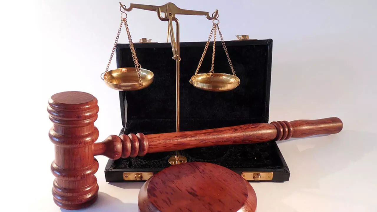 Cook docked for allegedly assaulting police officer Cook docked for allegedly assaulting police officer