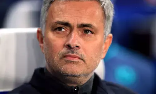 Jose Mourinho sent off as Roma and Napoli clash Jose Mourinho sent off as Roma and Napoli clash
