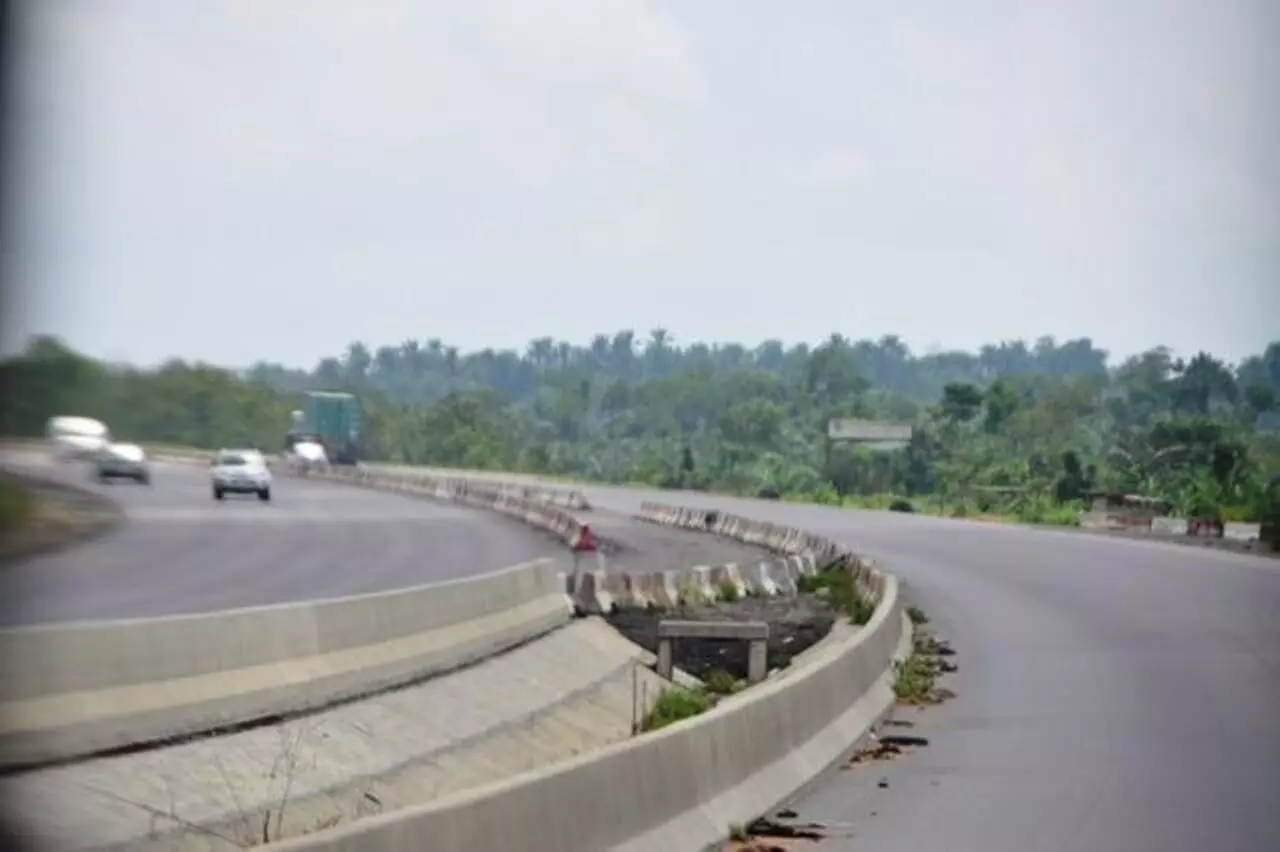Emergency road repair:  Oyo receives good attention from FG