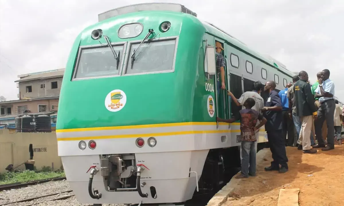 Railway workers vow to continue strike