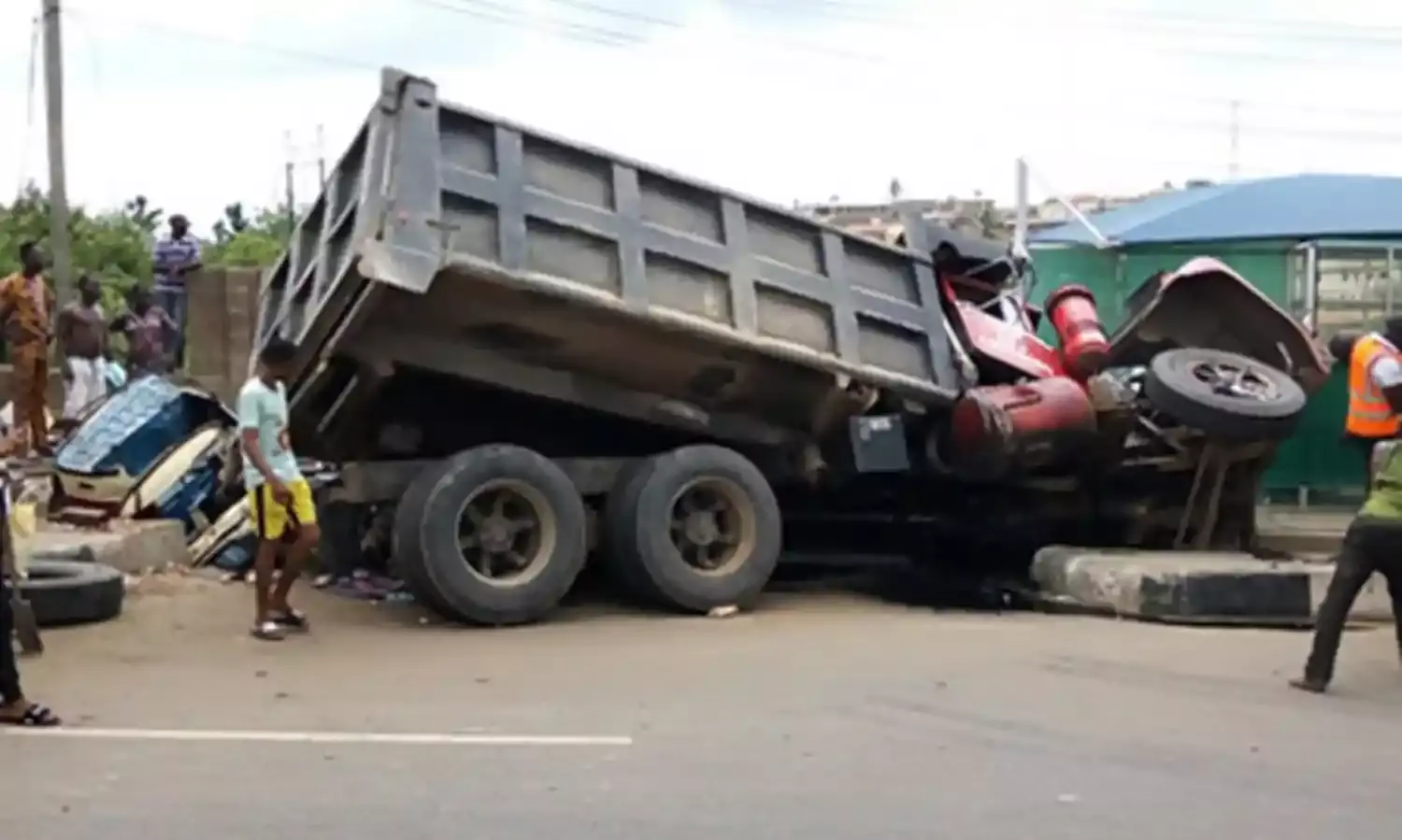 2 die as Truck crushes Motorcycle