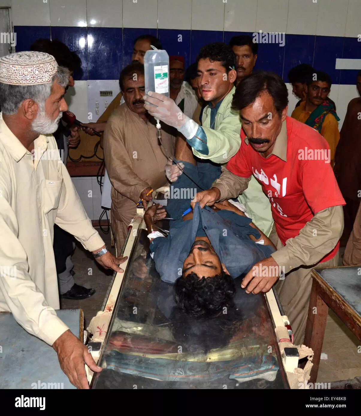 6 killed, 17 injured in Pakistan road accident