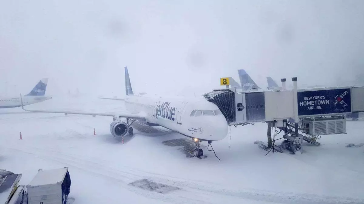U.S. cancels thousands of flights U.S. cancels thousands of flights