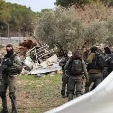 Palestinian family loses home as Israeli police tear down East Jerusalem