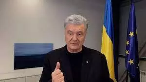 Ex-Ukrainian president to remain free before treason trial