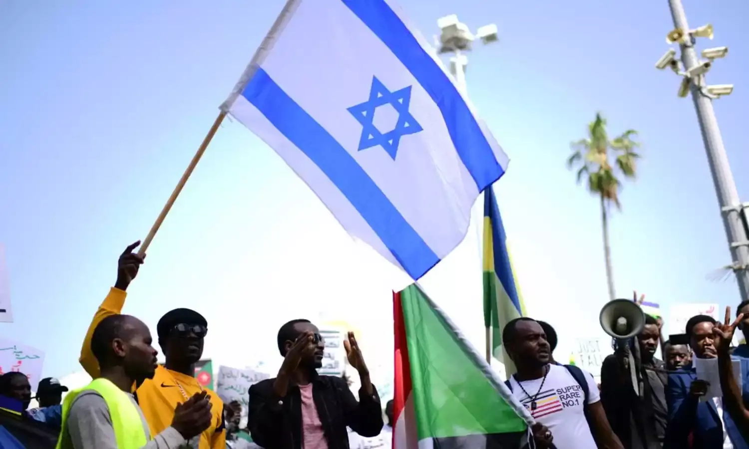 Source says Sudanese envoy in Israel to promote ties