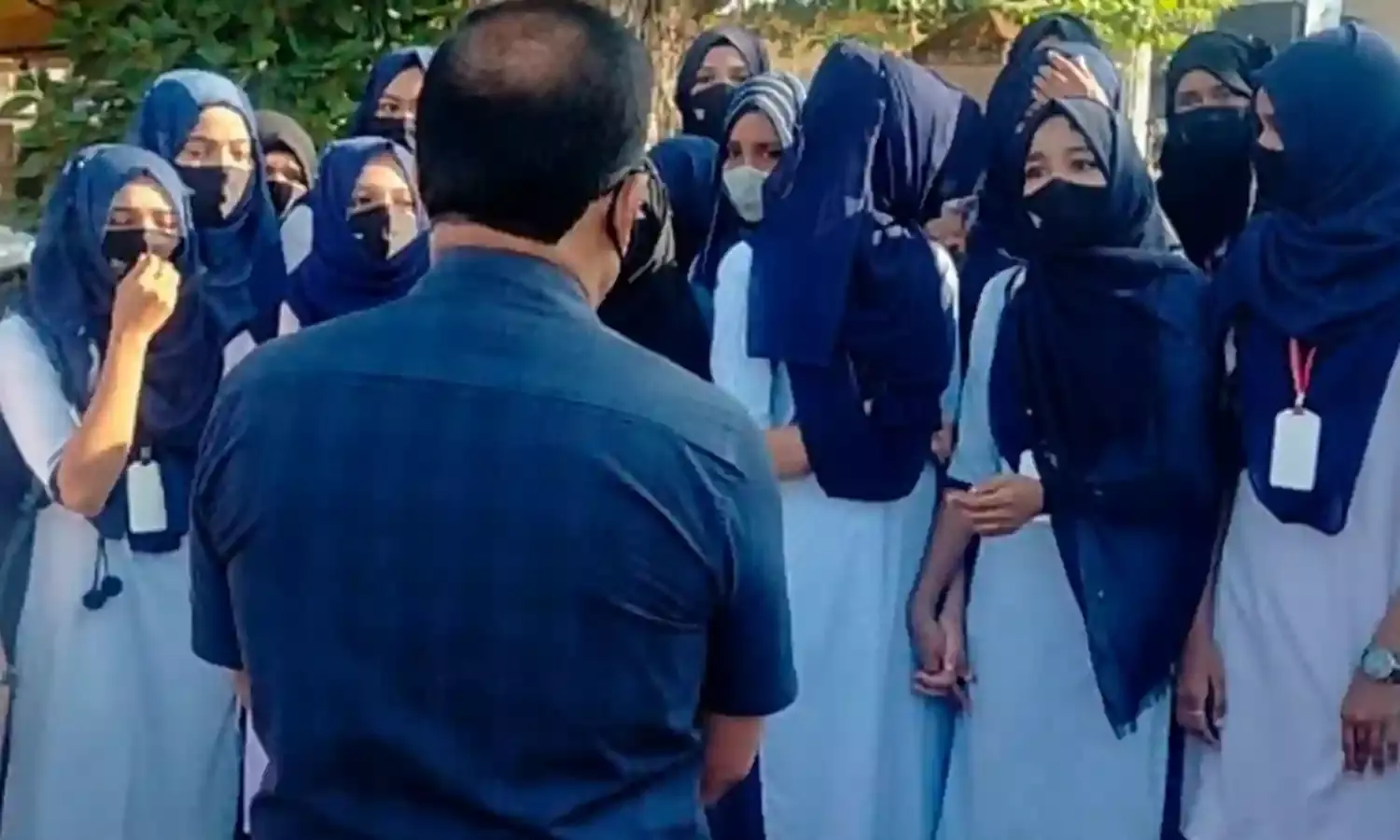 Hijab controversy: Youngsters support ban in Indian College