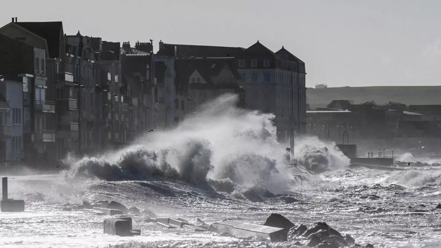Schools shut as Storm Eunice hits Scotland