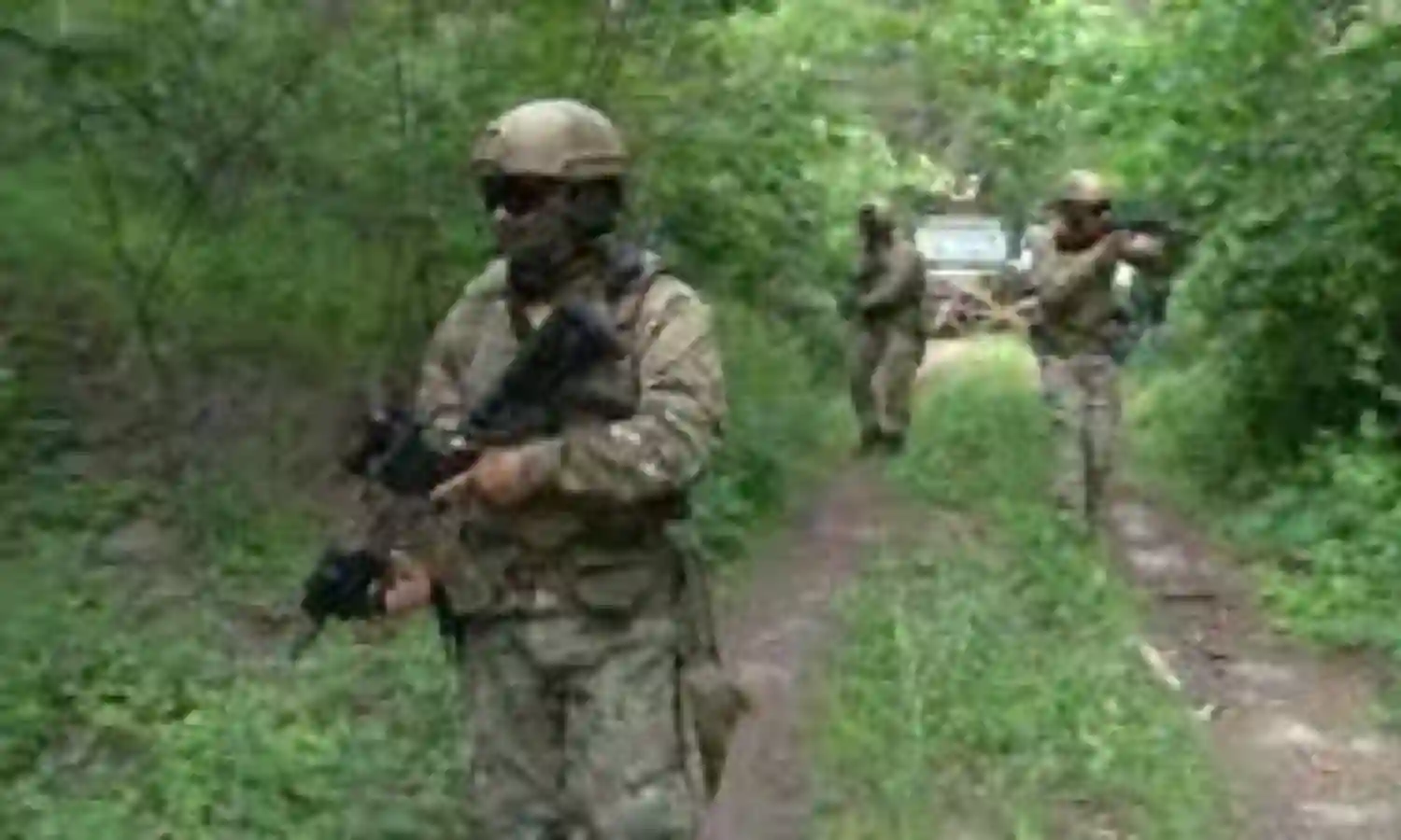 Ukrainian border guard arrests coward men attempting to leave