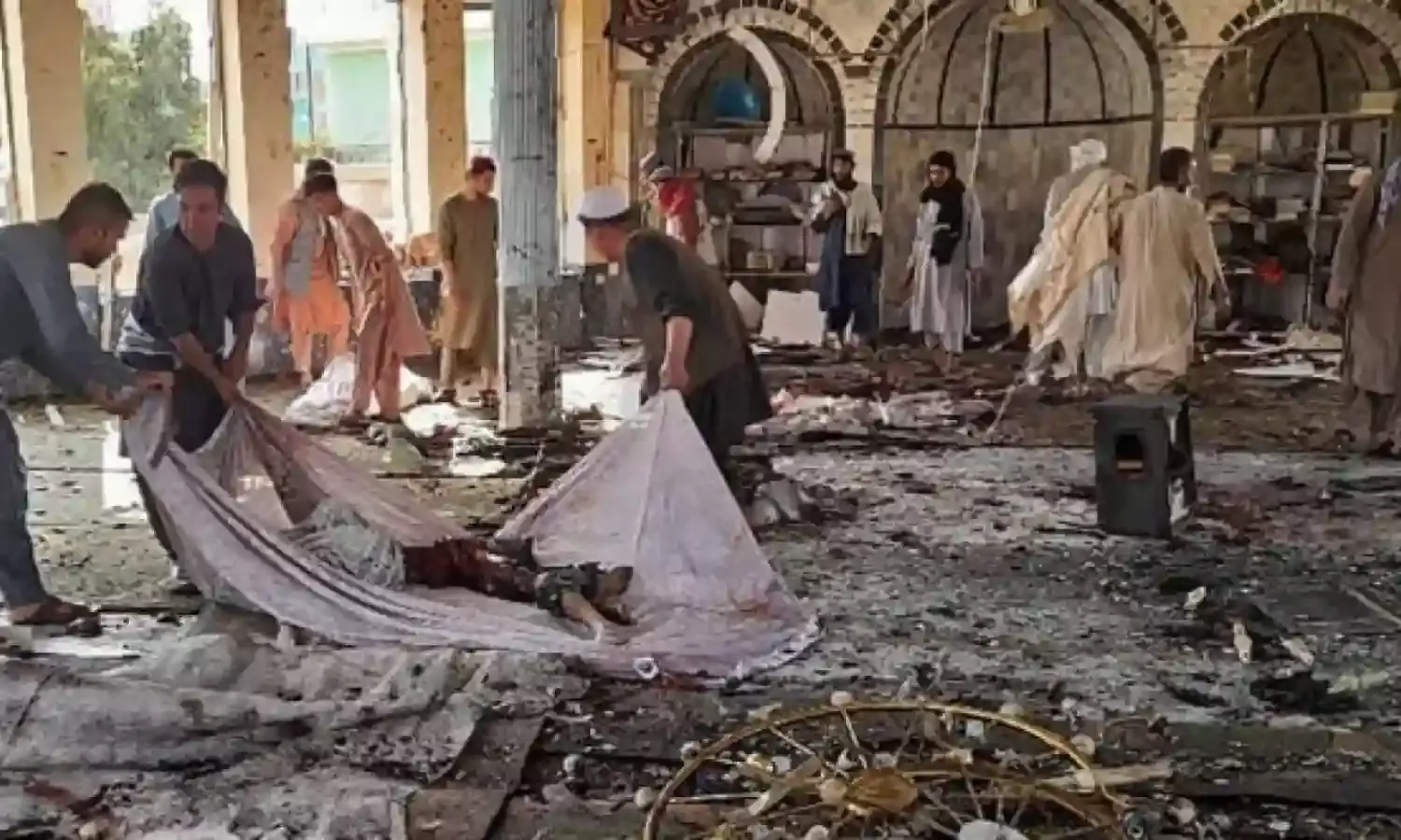 Suicide bombing at Pakistani mosque kills 20 more