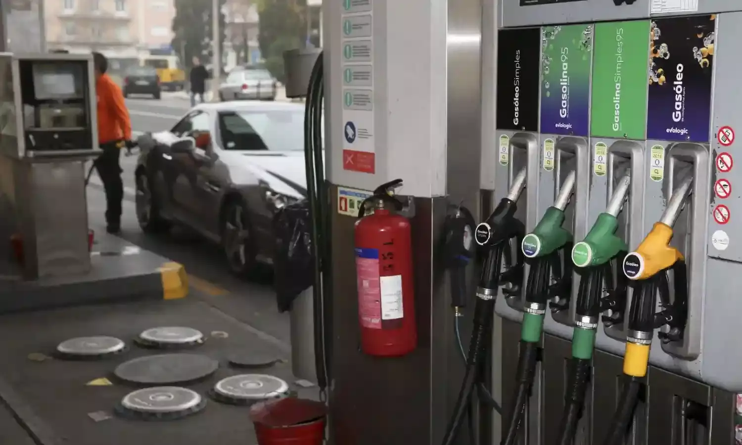 Russo-Ukraine war pushes fuel prices above €2 per litre in Germany