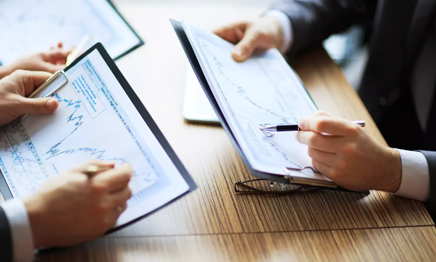 EU to ban credit rating agencies from doing business with Russia