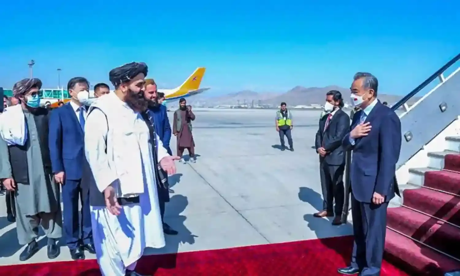 Chinese foreign minister makes surprise meeting with Taliban