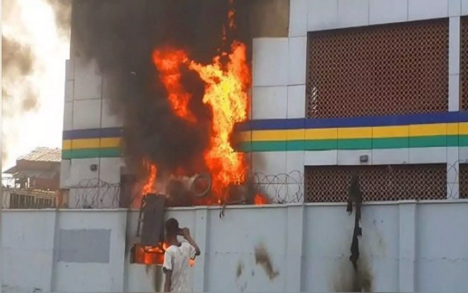 JUST IN: Gunmen blow up police divisional headquarters in Imo JUST IN: Gunmen blow up police divisional headquarters in Imo