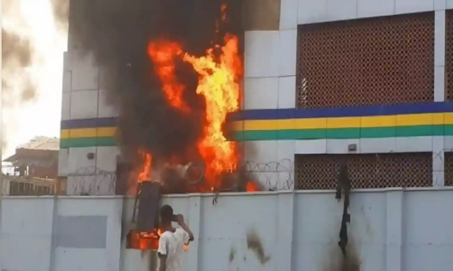 JUST IN: Gunmen blow up police divisional headquarters in Imo