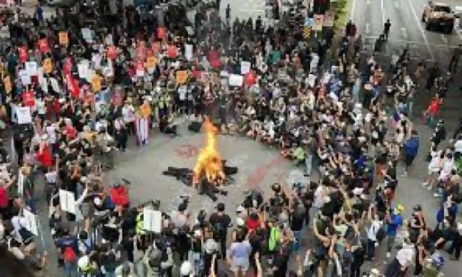 Russo-Ukraine War: Protesters gather outside German embassy