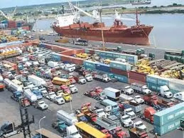 More than 90% trapped vehicles evacuated from Lagos port More than 90% trapped vehicles evacuated from Lagos port