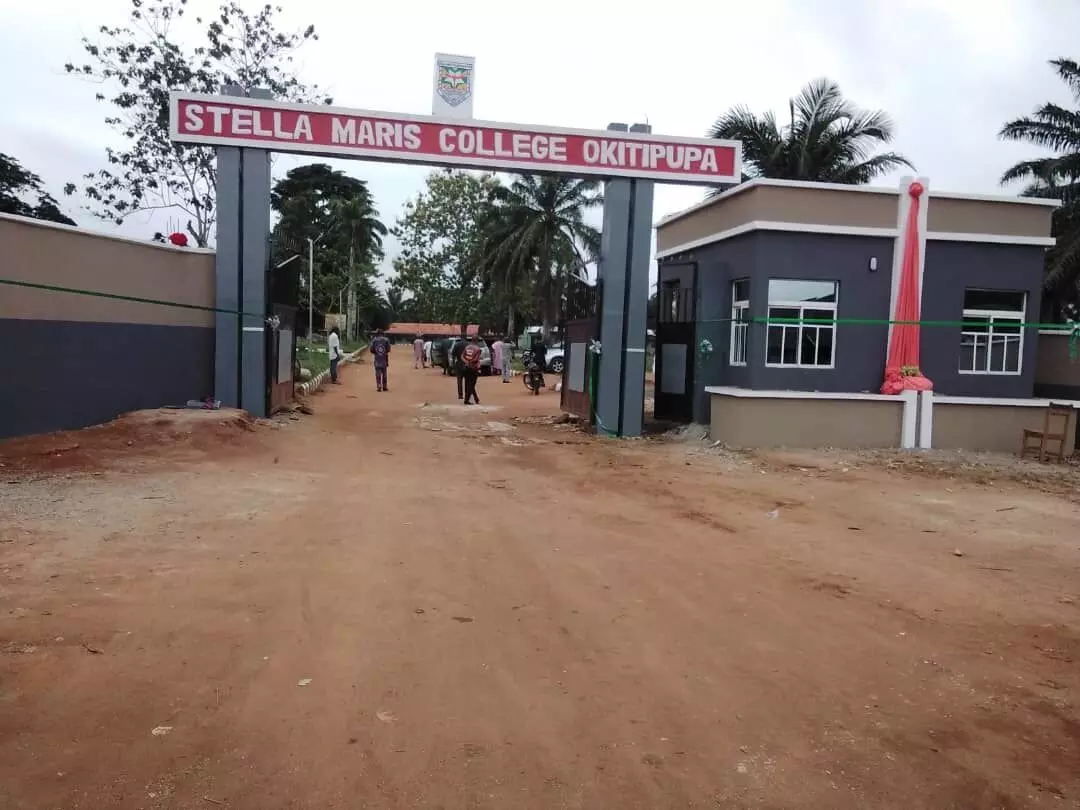 Alumni spend N30m on school renovation, equipment