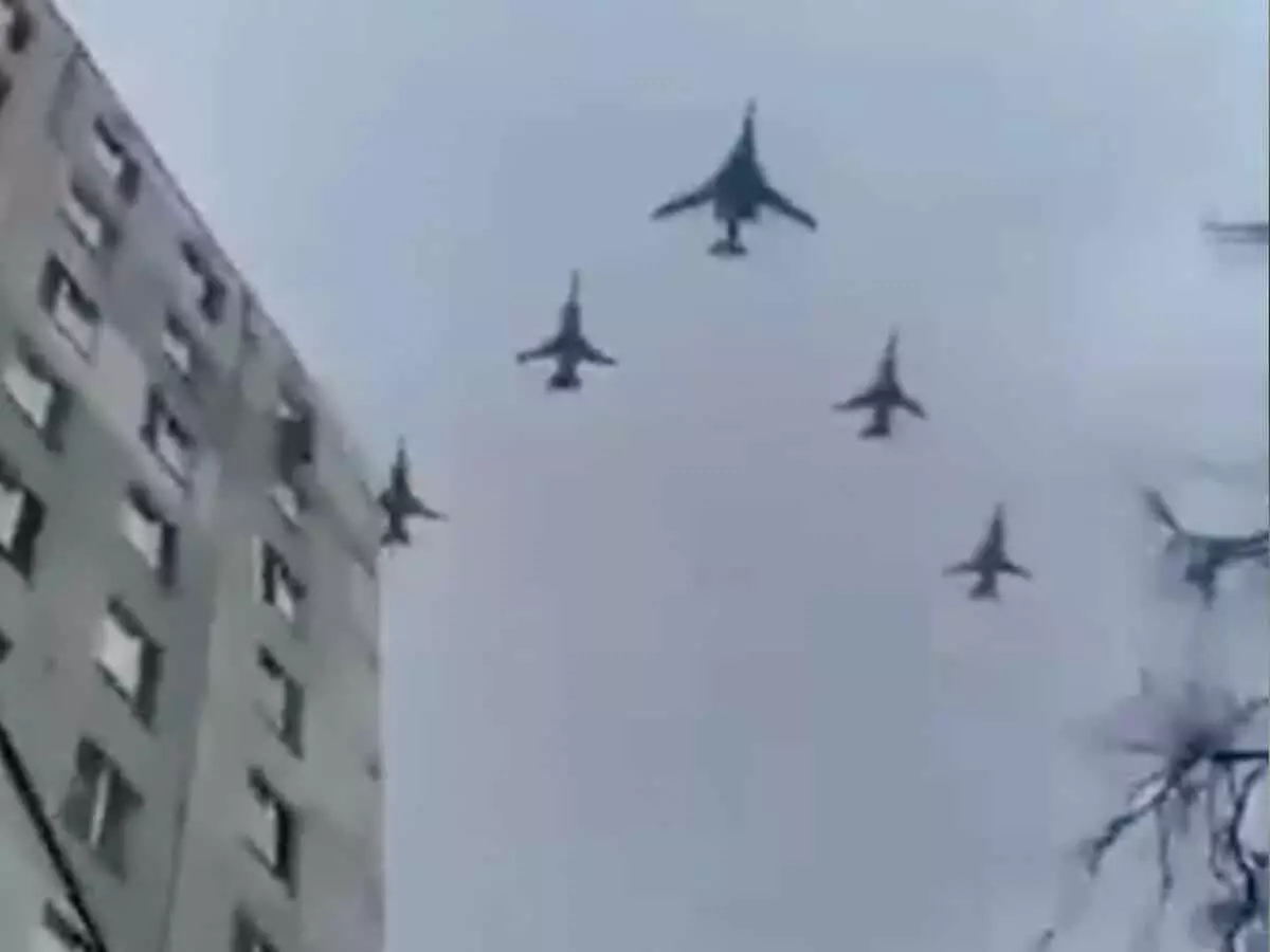 Russia airstrikes on Ukraine hit armoured vehicles, 40 soldiers