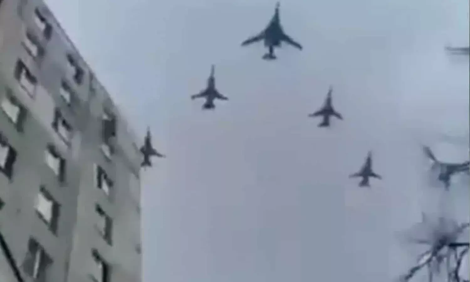 Russia airstrikes on Ukraine hit armoured vehicles, 40 soldiers