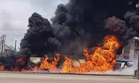 Petrol spillage burns cars, shops on Abeokuta-Lagos expressway