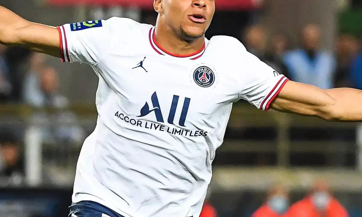 Mbappé agrees to extending PSG contract