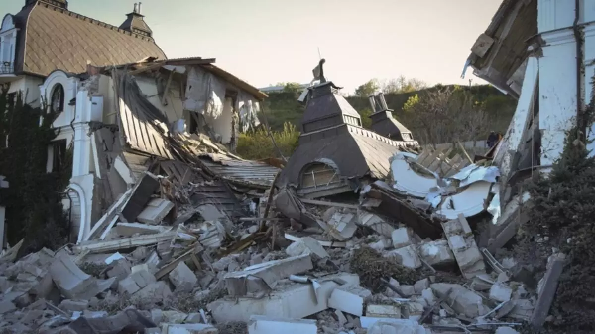 Russia to mark Soviet WW2 victory as Ukraine laments school bombing