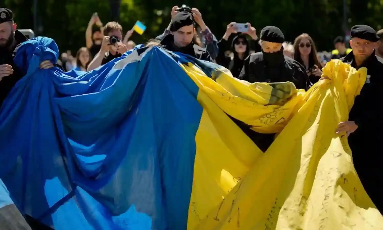 Ukraine slams Berlin for banning Ukrainian flags
