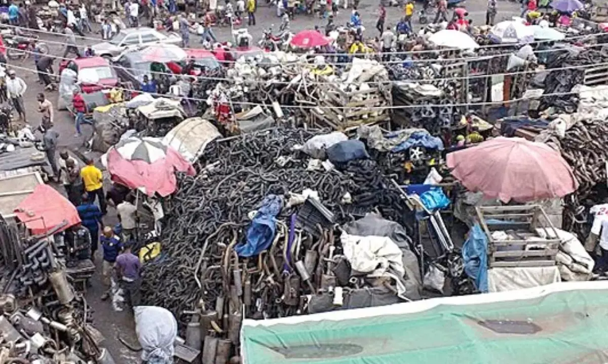 Gov. Ikpeazu shuts 31 scraps market in Aba