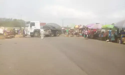 ASUU Strike: FUTA students barricade Akure-Ilesa Highway ASUU Strike: FUTA students barricade Akure-Ilesa Highway