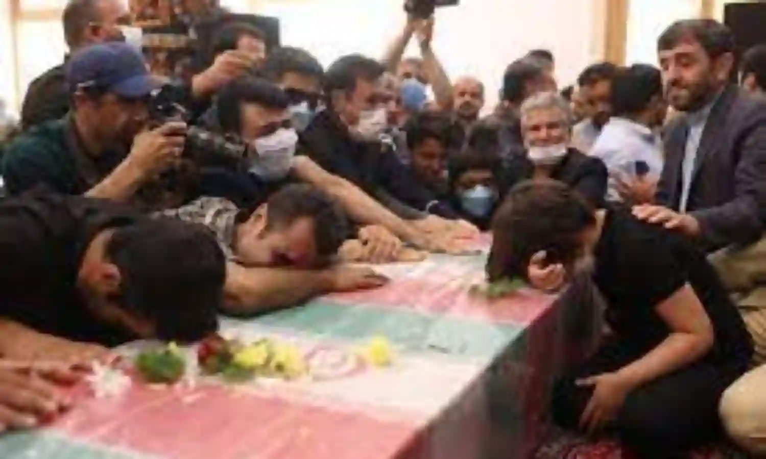Iran buries murdered Revolutionary Guards colonel, vows revenge