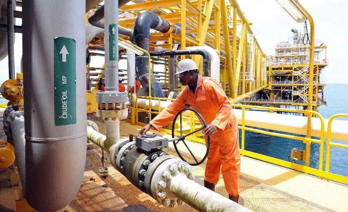 Experts urge FG to increase crude oil production Experts urge FG to increase crude oil production