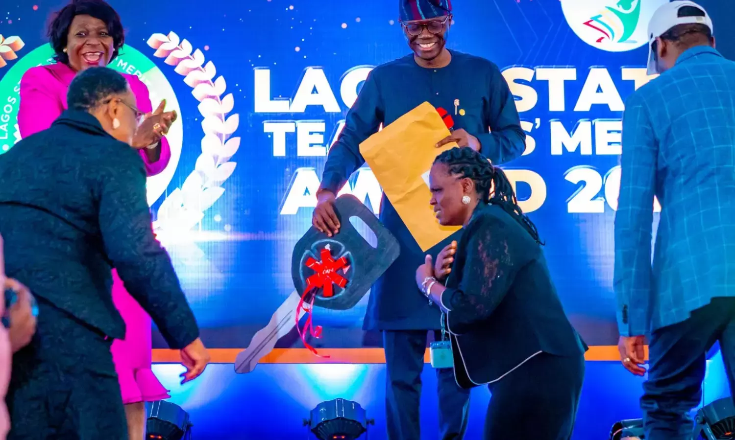 Sanwo-Olu presents vehicles to outstanding teachers