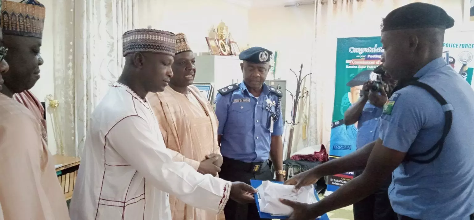 Policeman receives N250,000 reward for returning missing dollars
