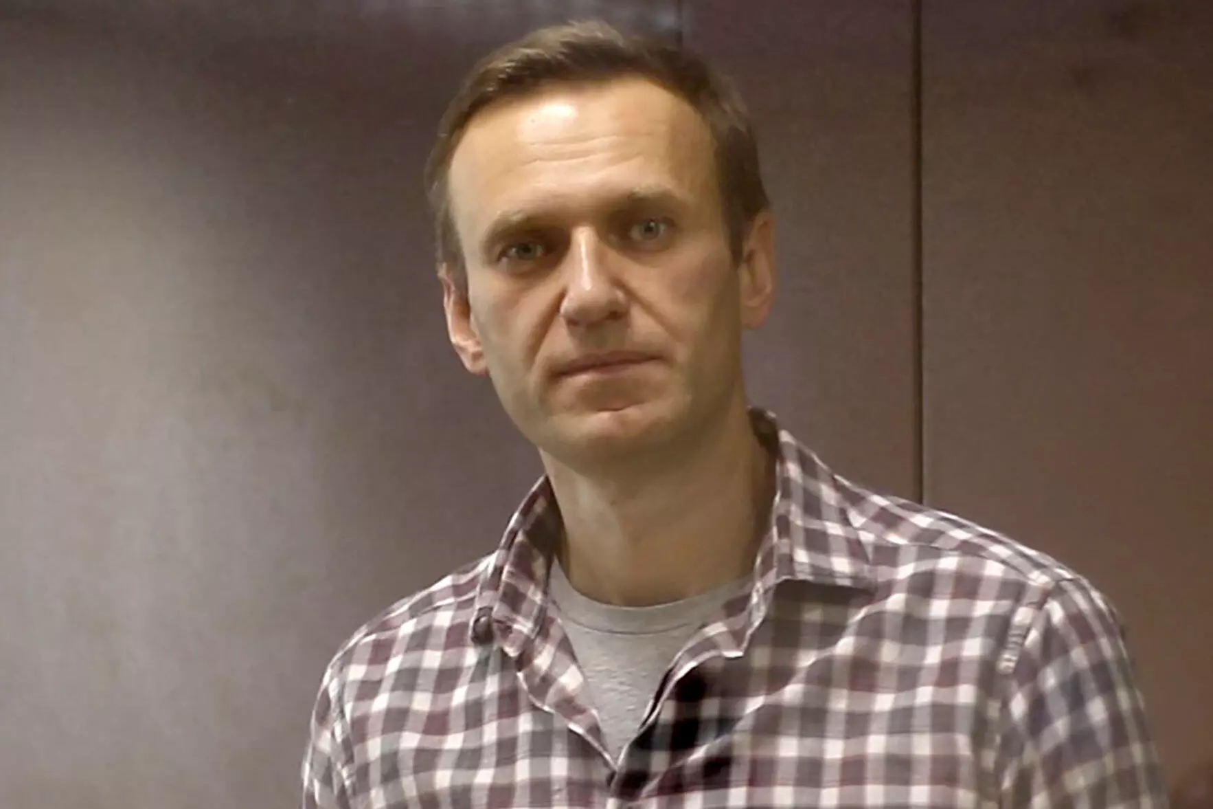 Russian opposed Navalny demands tougher sanctions on oligarchs
