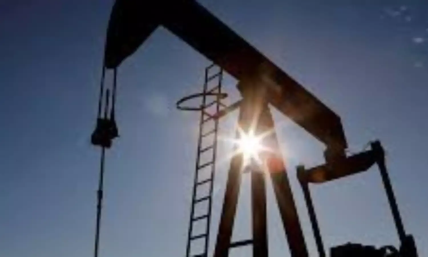 Oil rises on U.S. crude stocks data, tight supply outlook