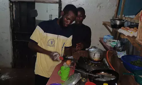ASUU strike: Final year medical student turns food vendor