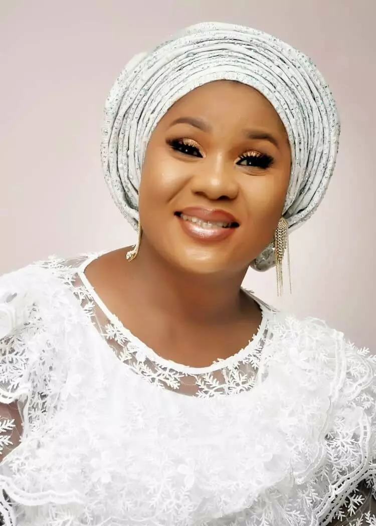 Group wants more professionals in politics Group wants more professionals in politics