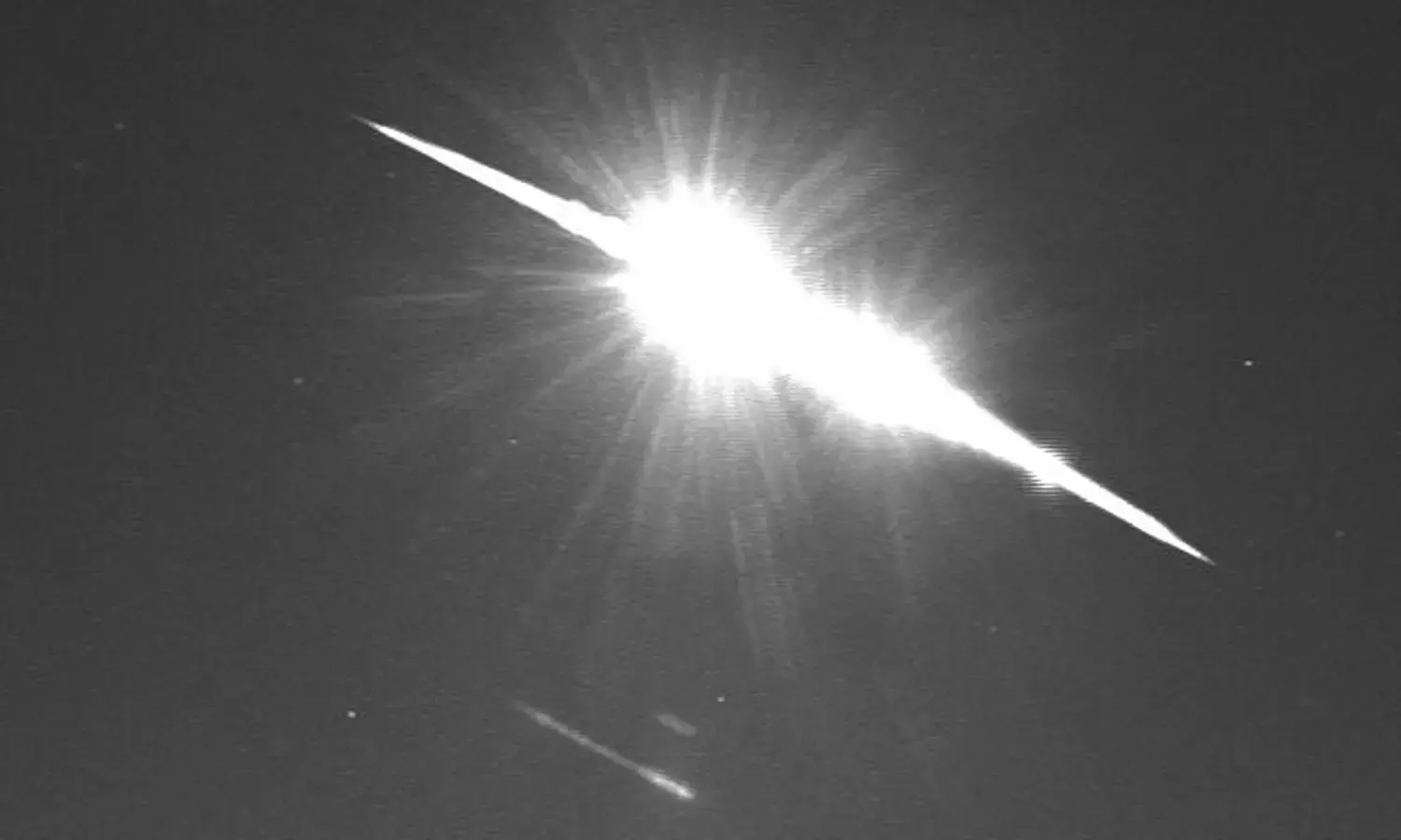 More than 200 reports as mysterious fireball light up UK sky