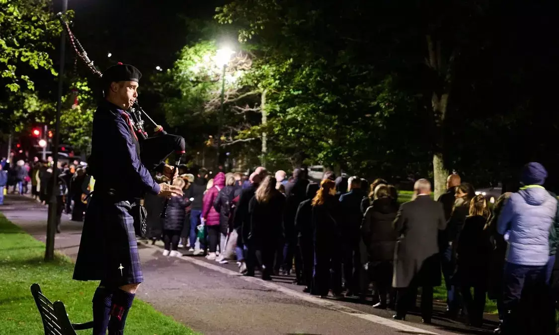 Thousands queue overnight to pay respects at Queens lying in state