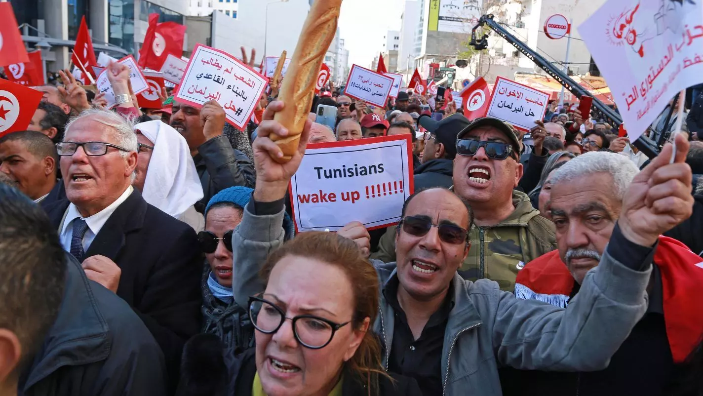 Tunisians protest against poverty, high prices, food shortages
