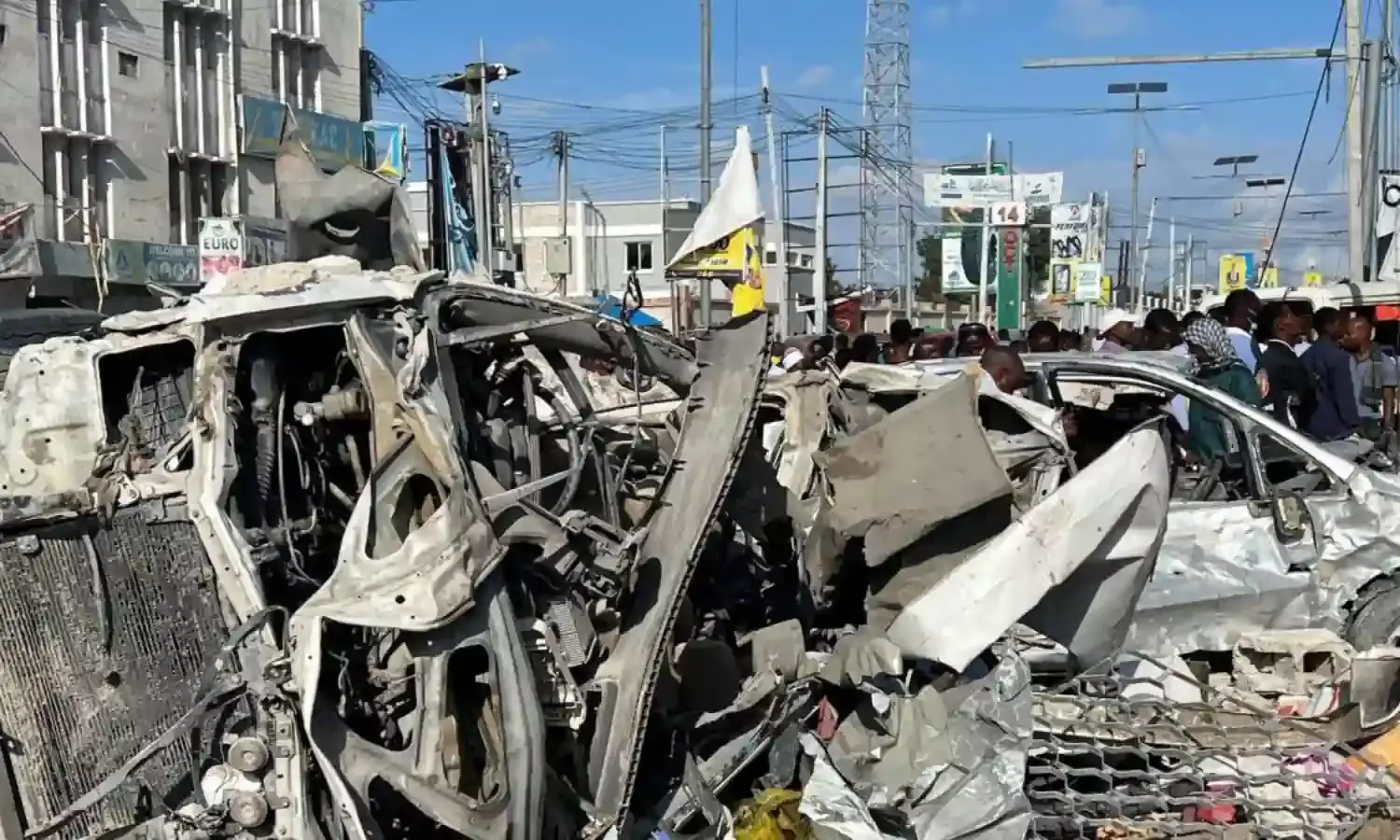 Car bomb crowded Somalia market kills 100, president says