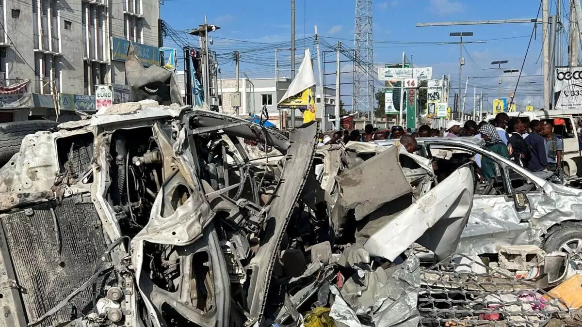 Car bomb crowded Somalia market kills 100, president says