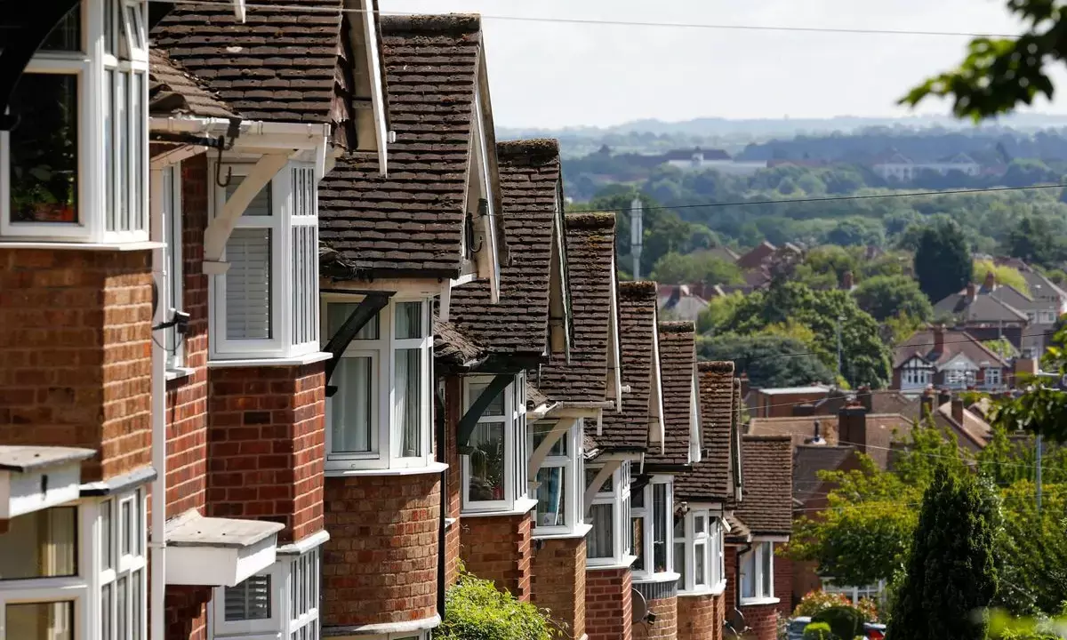 Rising mortgage rates dampen UK housing market
