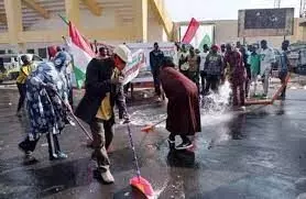 Drama as PDP members in Plateau clean Jos venue of APC presidential flag-off Drama as PDP members in Plateau clean Jos venue of APC presidential flag-off