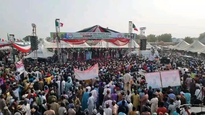 Tambuwal, others accept PDP flags for 2023 elections