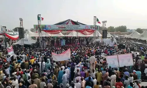 Tambuwal, others accept PDP flags for 2023 elections