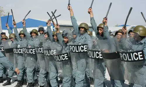 Afghan police destroy drug processing lab, arrest 2