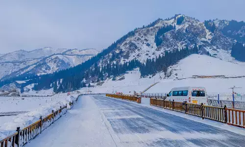 Amazing Xinjiang: Ice, snow tourism booming in Xinjiang